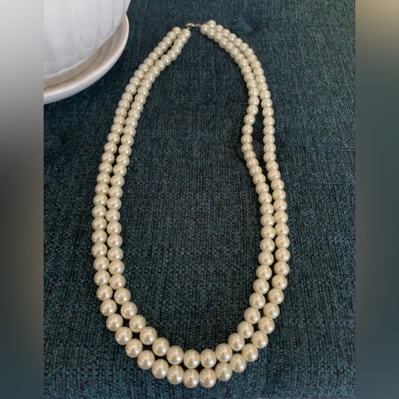 Jewelry - Vintage Double String Faux Pearls Necklace